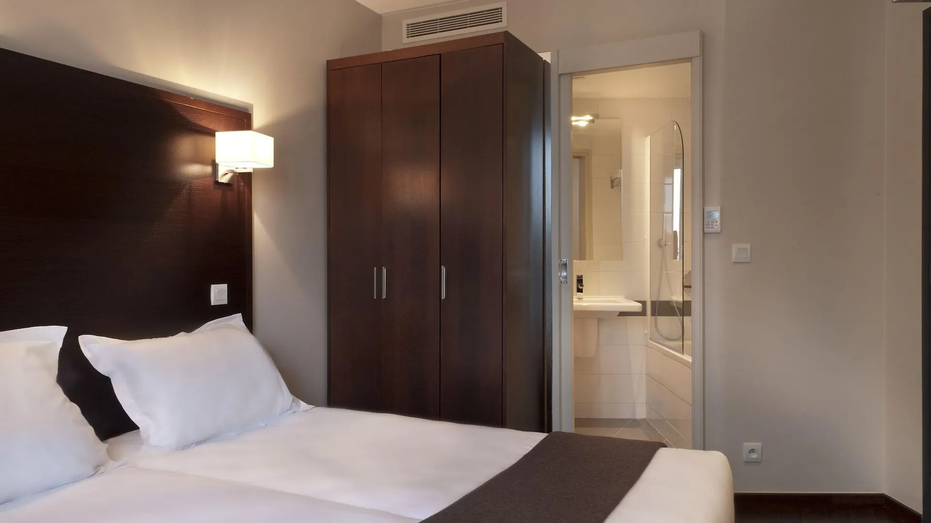 *** Hotel Verlain Paris France